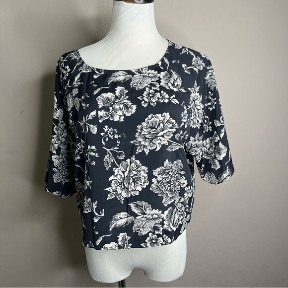 House Of Harlow 1960 Floral Black Boxy Crop Top - Picture 1 of 6